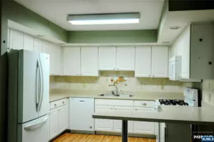 401 Dercole Ct 332, Norwood, NJ 07648 - Photo 4