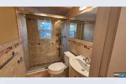 521 Chestnut Street, Ridgefield, NJ 07657 - Photo 14