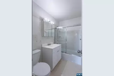 2100 Linwood 17Y #17Y, Fort Lee, NJ 07024 - Photo 22