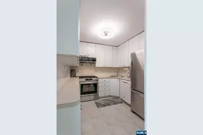 2100 Linwood 17Y #17Y, Fort Lee, NJ 07024 - Photo 14