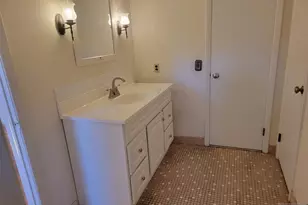 780 Hilton Pl, Paramus, NJ 07652 - Photo 10