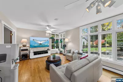 135 Hillcrest Avenue, Leonia, NJ 07605 - Photo 12