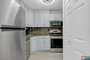 2000 Linwood Ave 4P, Fort Lee, NJ 07024 - Photo 2