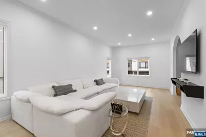 801 W End Avenue, Cliffside Park, NJ 07010 - Photo 8