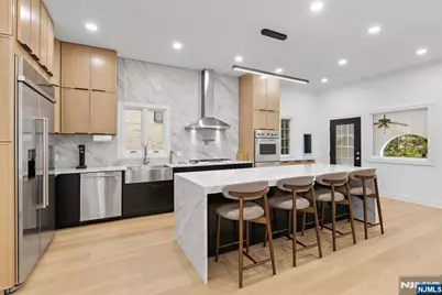 801 W End Avenue, Cliffside Park, NJ 07010 - Photo 10