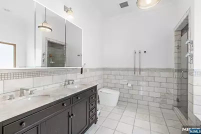 801 W End Avenue, Cliffside Park, NJ 07010 - Photo 6