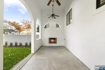 801 W End Avenue, Cliffside Park, NJ 07010 - Photo 32