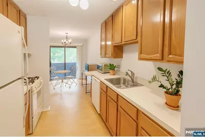 2210 Hilltop Road, Mahwah, NJ 07430 - Photo 4