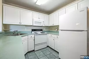 13 Parkside Ct, Wayne, NJ 07470 - Photo 8