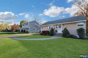 39 Powdermill Ln, Oakland, NJ 07436 - Photo 2