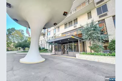 160 Overlook Avenue 17C #17C, Hackensack, NJ 07601 - Photo 2