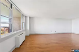 2200 N Central Road 10 J, Fort Lee, NJ 07024 - Photo 10