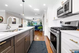 1068 Fairview Ln, Fort Lee, NJ 07024 - Photo 14