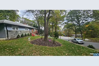 11 Surrey, Hawthorne, NJ 07506 - Photo 6