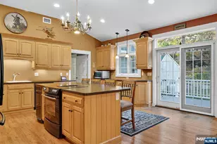 33 Shawnee Pkwy, Jefferson Township, NJ 07885 - Photo 12