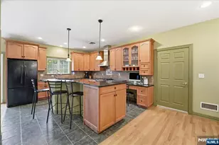605 Craig Ave, Paramus, NJ 07652 - Photo 20
