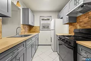 12 Bayview Ave, Jersey City, NJ 07305 - Photo 16