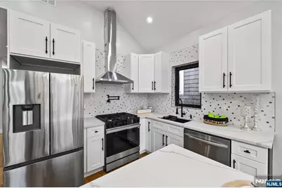 482 Kennedy Boulevard, Bayonne, NJ 07002 - Photo 8