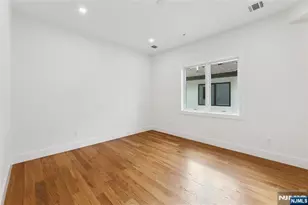809 Jassamine 809, Fort Lee, NJ 07024 - Photo 28