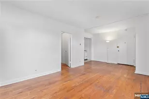 3021 Edwin 3J, Fort Lee, NJ 07024 - Photo 4