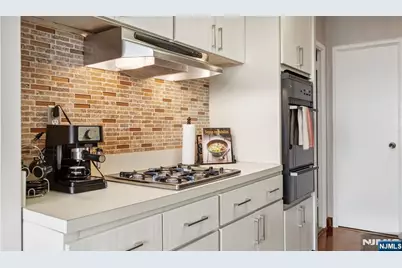 2077 Center Avenue 18C #18c, Fort Lee, NJ 07024 - Photo 6