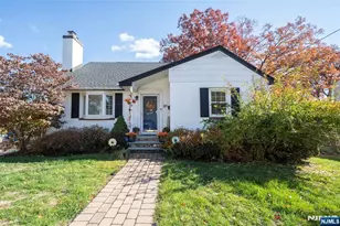 21 Sunrise Ave, Bloomingdale, NJ 07403 - Photo 2