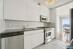 4 Horizon Road 627, Fort Lee, NJ 07024 - Photo 14