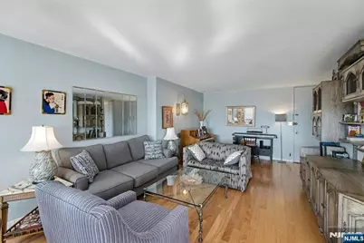 2077 Center Street 9B #9B, Fort Lee, NJ 07024 - Photo 4