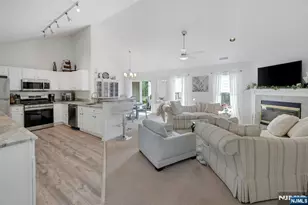 8 Caleb Ct 904, Hamburg, NJ 07419 - Photo 2