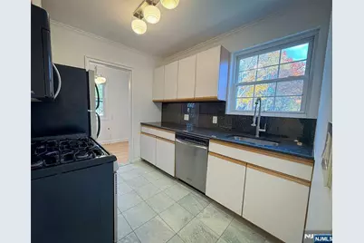63 Hudson Avenue C5 #C5, Englewood, NJ 07631 - Photo 10