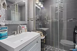 562 Oregon Ave, Cliffside Park, NJ 07010 - Photo 16