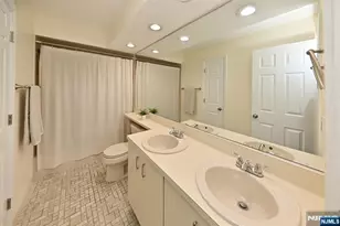 190 Surrey Ct, Ramsey, NJ 07446 - Photo 14