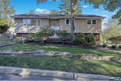 18 Ruth Lane, Demarest, NJ 07627 - Photo 2