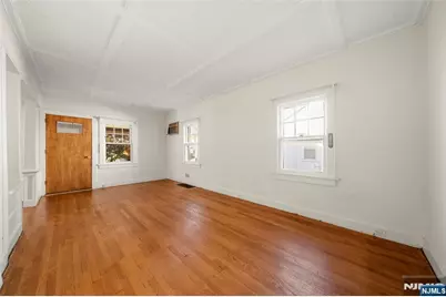 5-23 Canger Place, Fair Lawn, NJ 07410 - Photo 4