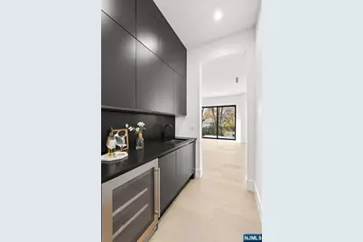 375 Burnet Place, Paramus, NJ 07652 - Photo 8