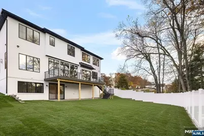 375 Burnet Place, Paramus, NJ 07652 - Photo 34