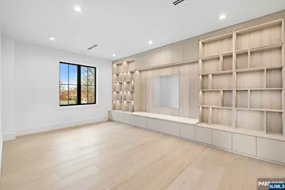 375 Burnet Place, Paramus, NJ 07652 - Photo 14