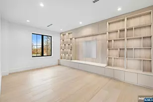 375 Burnet Pl, Paramus, NJ 07652 - Photo 14