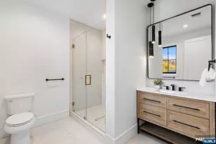 375 Burnet Pl, Paramus, NJ 07652 - Photo 22