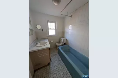 240 Woodcliff Avenue, Little Falls Township, NJ 07424 - Photo 6
