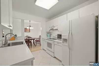 28 Garden Place 151 #151, Edgewater, NJ 07020 - Photo 8