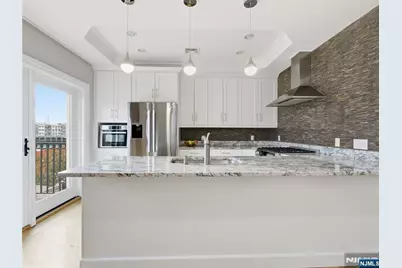 32 Marquis Court, Edgewater, NJ 07020 - Photo 8