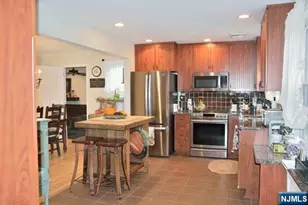 21 N Crest Dr, Cresskill, NJ 07626 - Photo 4