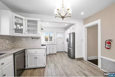 114 E 5th Avenue, Roselle, NJ 07203 - Photo 10