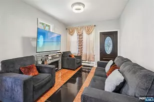 55 Hobart Pl, Garfield, NJ 07026 - Photo 4