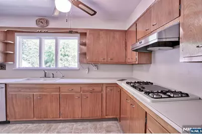 9 New York Avenue, Bergenfield, NJ 07621 - Photo 14