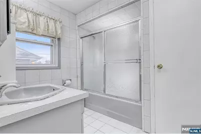312 Rochelle Avenue, Rochelle Park Township, NJ 07662 - Photo 16