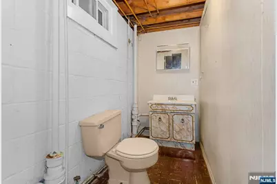 33 Chobot Lane, Elmwood Park, NJ 07407 - Photo 28
