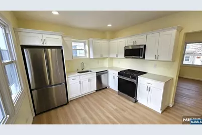 8 Tiffany Boulevard, Newark, NJ 07104 - Photo 8