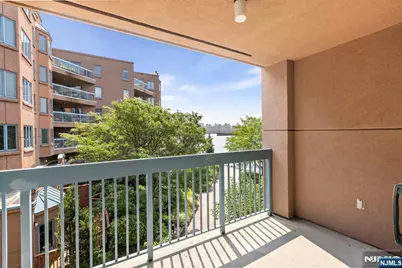 302 Smith Court, Edgewater, NJ 07020 - Photo 6